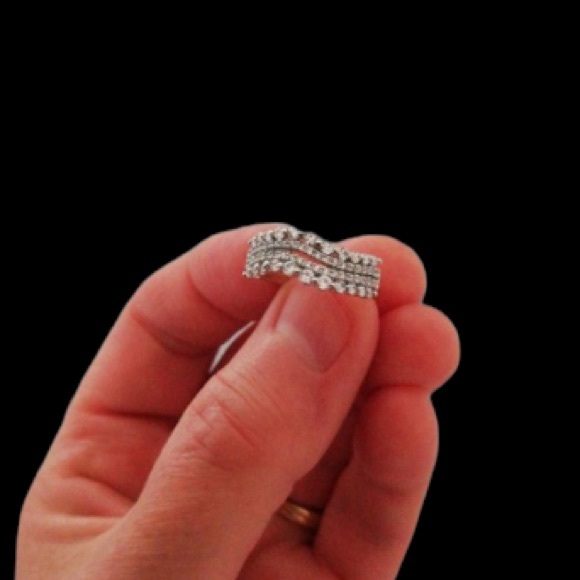 STERLING SILVER DIAMOND RING - Picture 3 of 10